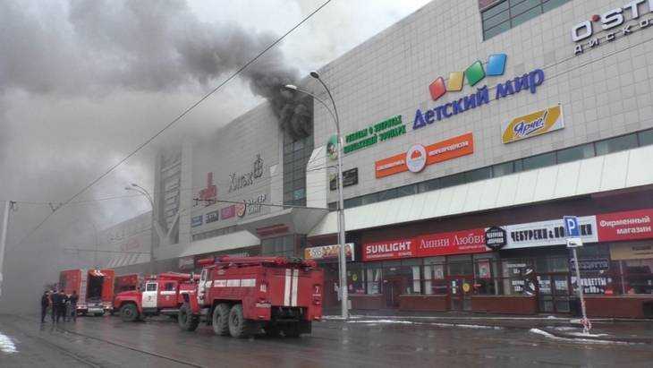 Тушившим ТЦ в Кемерове пожарным не сказали о людях в кинозалах