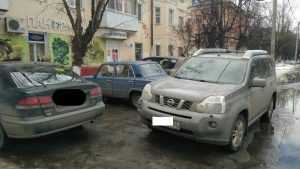 В Брянске отрешенная автомобилистка перекрыла выезд с парковки