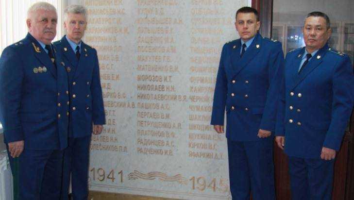 Сотрудники Брянской прокуратуры увековечили память своих героев