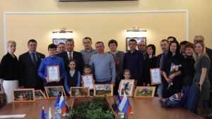 В Брянске наградили победителей фотоконкурса «Папа, мама, я – трудолюбивая семья»