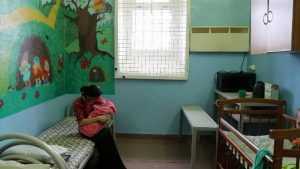 В брянском СИЗО камеру превратили в квартиру для матерей с детьми