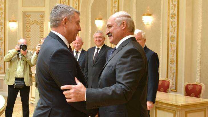 Губернатор поздравил брянцев с Днём единения Белоруссии и России