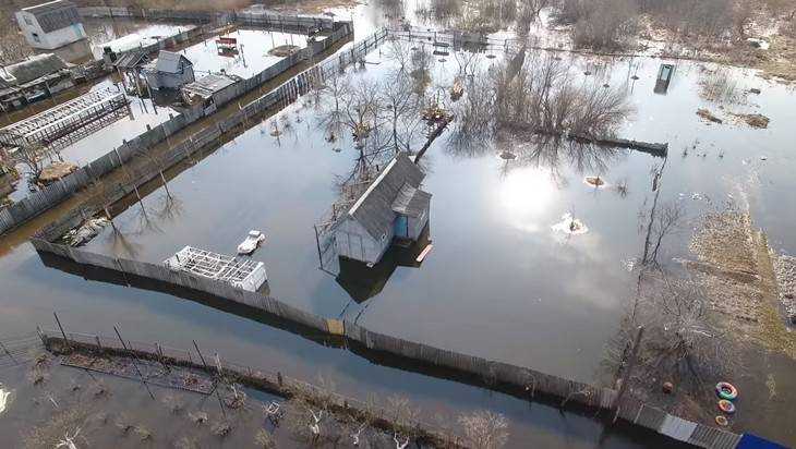 Видео большого потопа сняли под Брянском с беспилотника
