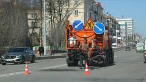  В Брянске дороги ремонтируют при помощи установки «Белта»