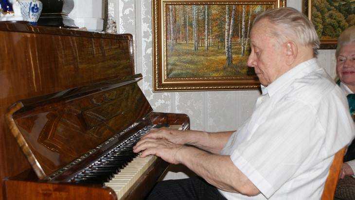 Брянский советский губернатор Иван Поручиков отпраздновал 90-летие 