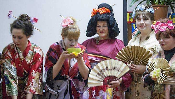 Брянские библиотекари рассказали школьникам о секретах Японии‍