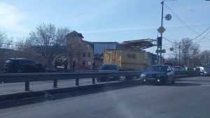 В Брянске у Черного моста устранили последствия серьезного ДТП