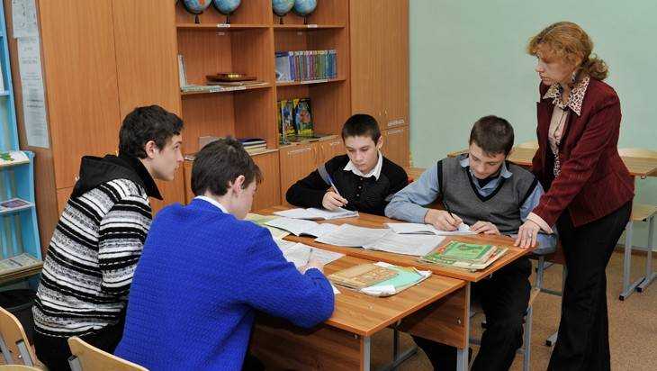 Лучших педагогов Брянской области наградят премией губернатора