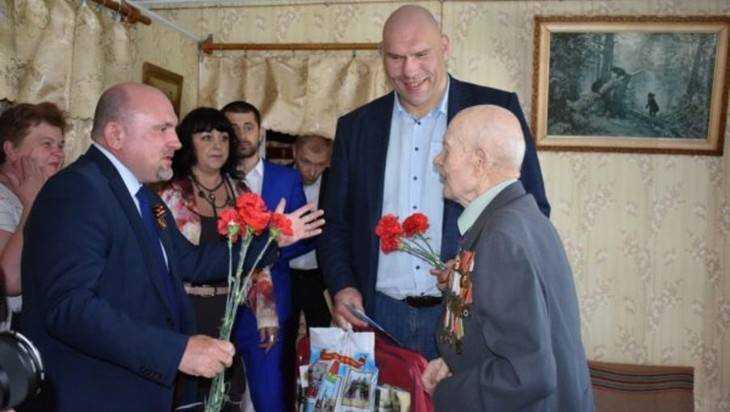 Брянский депутат Николай Валуев поздравил ветеранов войны