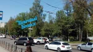 В Брянске дама на «Инфинити» спровоцировала ДТП возле БГУ