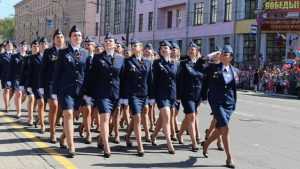 Красавицы Брянского УФСИН прошли на параде Победы женской коробкой