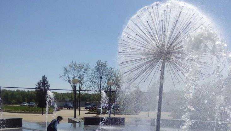 В Брянске сломали новый фонтан на набережной