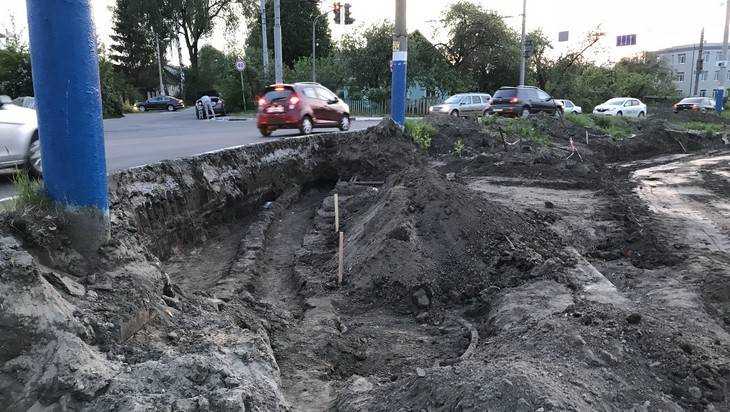 В Брянске дорогу на Городищенской начали расширять на 12,5 метра