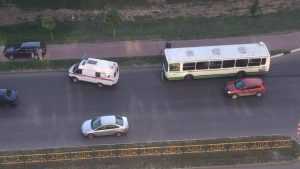 В Брянске иномарка оторвала бампер автобусу и вылетела на тротуар