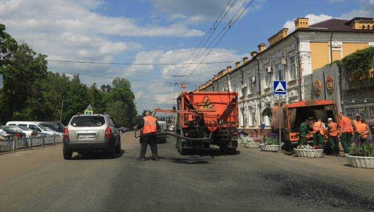 В Брянске отремонтировали более двух тысяч квадратных метров дорог