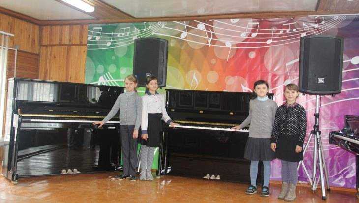 В Брянской области детские школы искусств получили 19 новых фортепиано