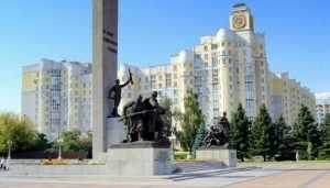 К 17 сентября в Брянске заменят тротуарную плитку на площади Партизан
