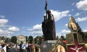 В Брянске на набережной открыли памятник Кириллу и Мефодию
