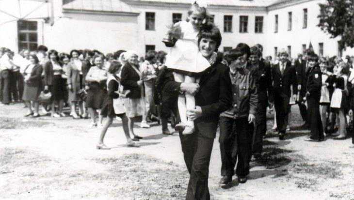 Глава Брянска Хлиманков показал свои школьные фотографии 1981 года