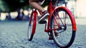 В Брянске 33-летний велосипедист угодил под Opel из-за пешехода