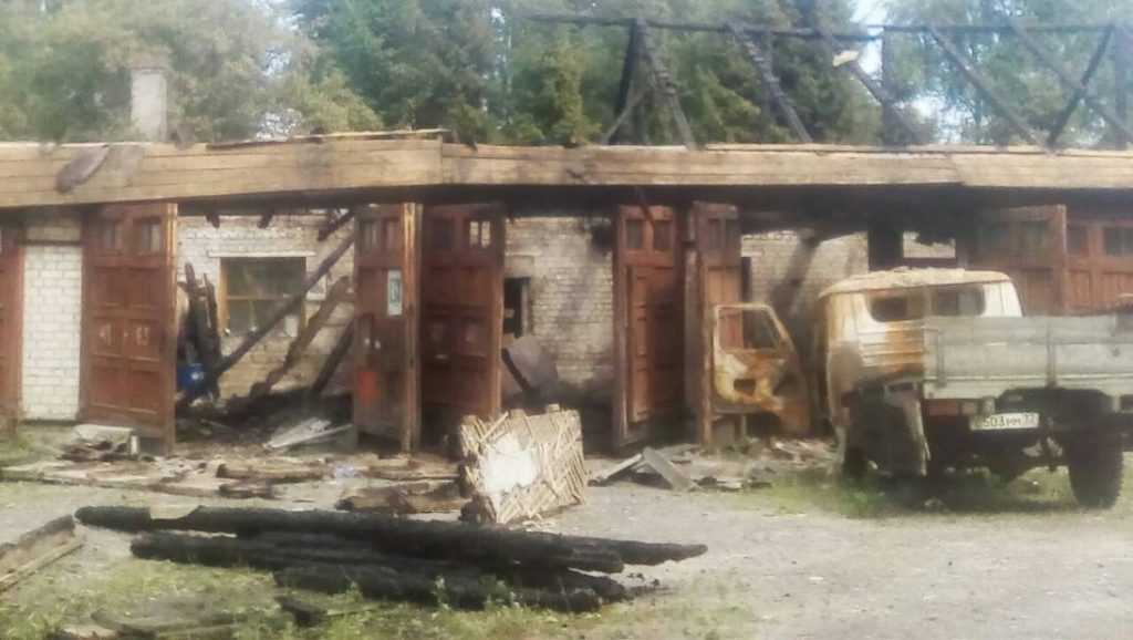 В сети появились фото сгоревшего брянского лесхоза