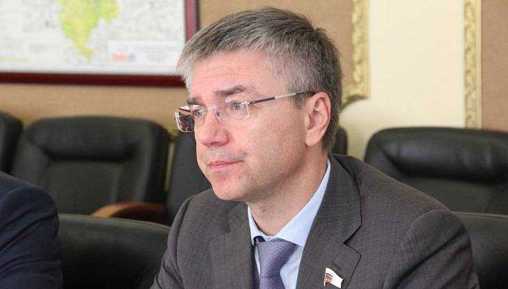 Депутат Ревенко приехал в Брянск на празднование Дня партизан и подпольщиков