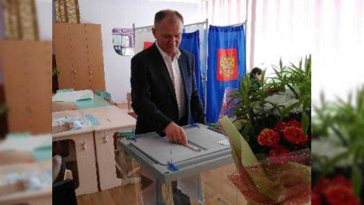 Заместитель губернатора Брянщины Щеглов принял участие в голосовании