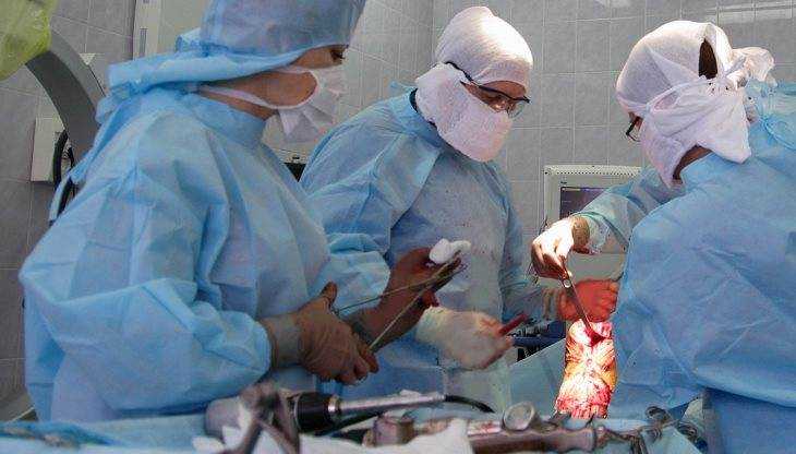 Уникальную операцию по замене коленного сустава провели брянские врачи