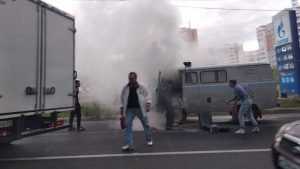 В Брянске в переулке Пилотов загорелась полицейская машина