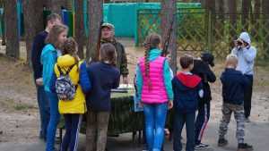 В брянском детском лагере «Искорка» прошел военно-патриотический день
