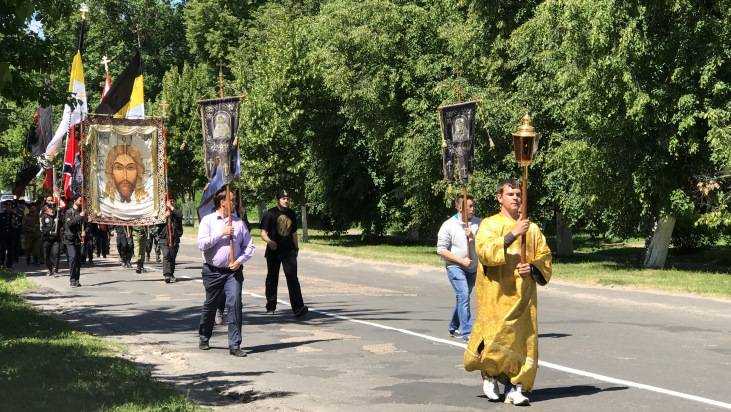В Локте прошёл Крестный ход, посвящённый Дому Романовых