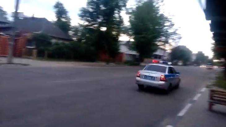 В Брянске сняли видео погони за водителем, слетевшим в реку