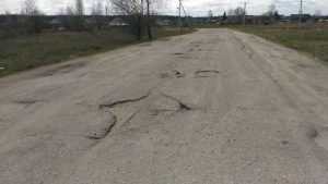 Брянцы пожаловались на разбитые дороге в Дубровке
