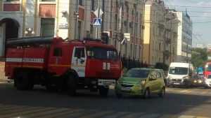 В центре Брянска столкнулись пожарная машина и легковушка