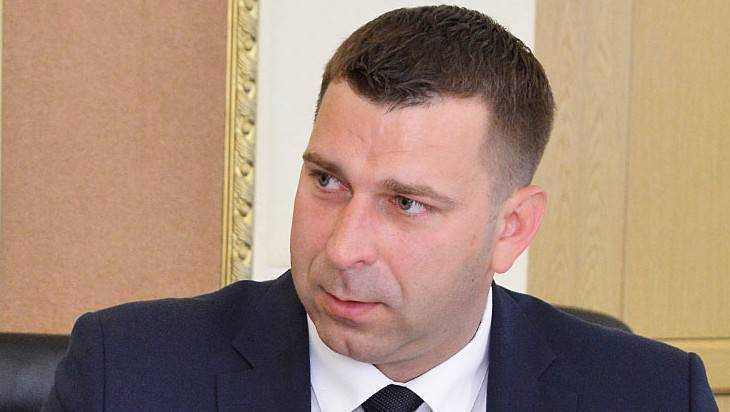 Подал в отставку глава администрации Почепского районе Максим Морозов