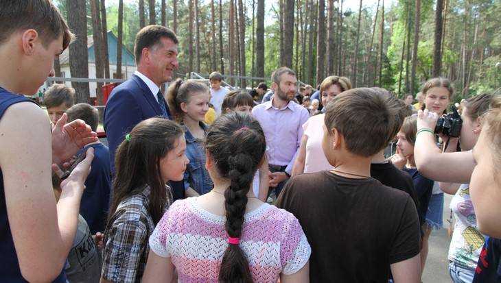Глава Брянска Хлиманков рассказал детям о дорогах и своей мечте