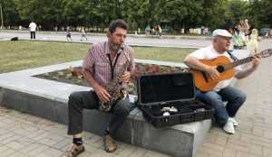 В брянских «Соловьях» наступила золотая пора для уличных музыкантов