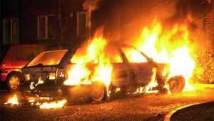 В Брянске на улице Фосфоритной ночью сгорела легковушка