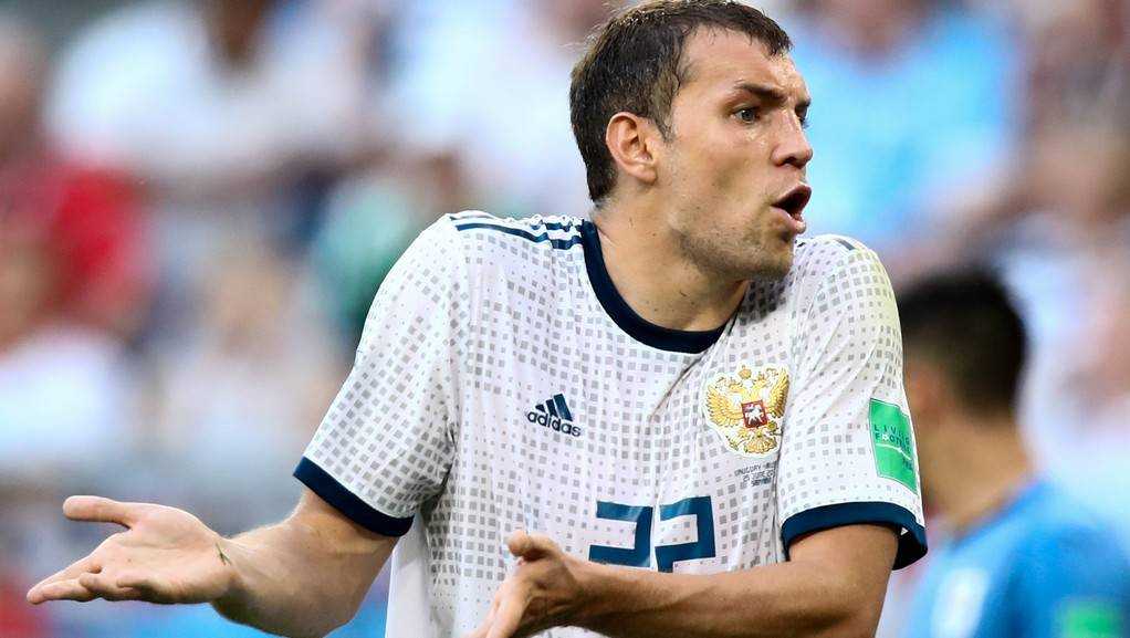 Россия крупно проиграла Уругваю в матче чемпионата мира по футболу