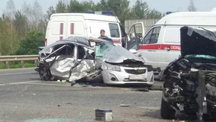 Двое брянцев погибли в страшном ДТП в Псковской области