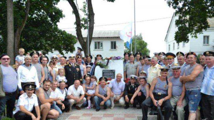 В брянском Погаре в День ВМФ открыли памятный знак морякам