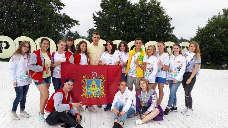 У брянской молодежи на Клязьме от счастья отшибло русский язык