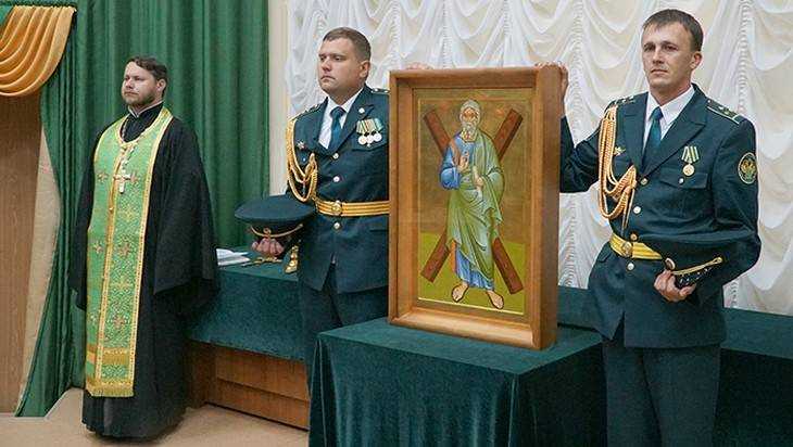 Брянские таможенники установили в ведомстве икону Андрея Первозванного