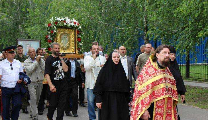 В День семьи брянцев пригласили на Крестный ход и концерт у собора