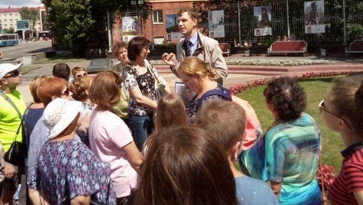 В Брянске первая экскурсия по тютчевским местам привлекла 35 человек