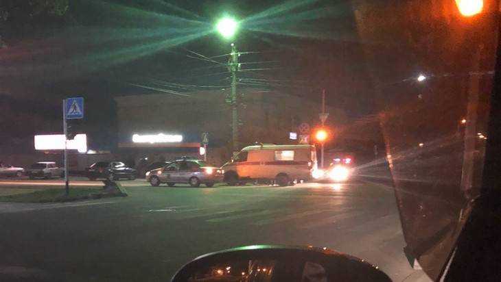 В Новозыбкове пьяный мужчина ночью перегородил проезд по улице