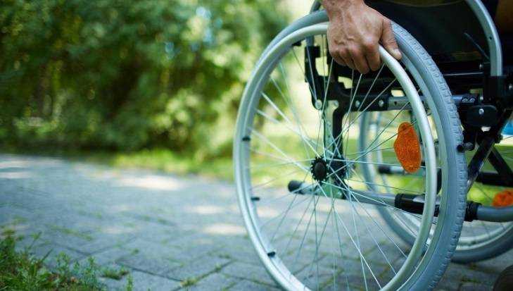 Брянская женщина выиграла у чиновников битву за инвалидное кресло