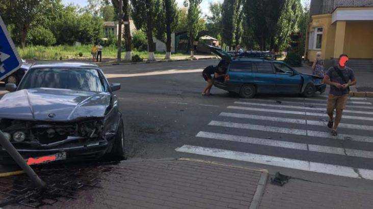 В Брянске столкнулись два автомобиля – пострадал ребёнок