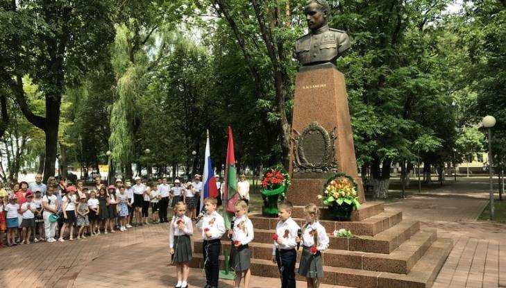В Брянске прошел митинг, посвященный легендарному летчику Камозину