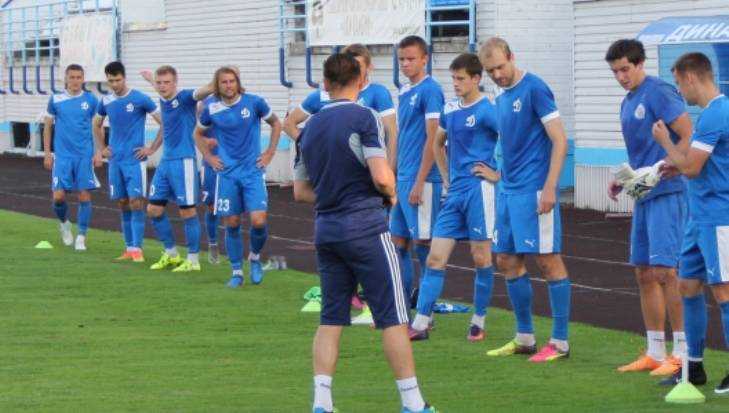 Брянское «Динамо» открыло новый футбольный сезон в Саратове